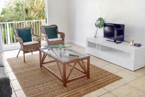 Hotel Suites At Coral Reef Resort