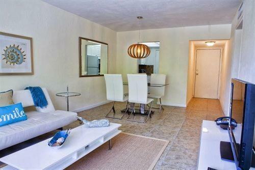 Hotel Suites At Coral Reef Resort