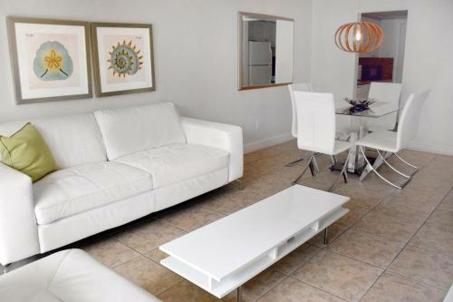Hotel Suites At Coral Reef Resort
