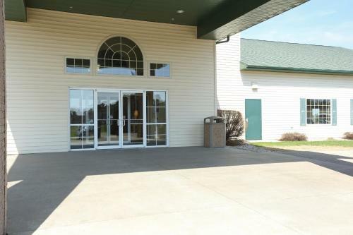 Hotel Boarders Inn & Suites - Shawano