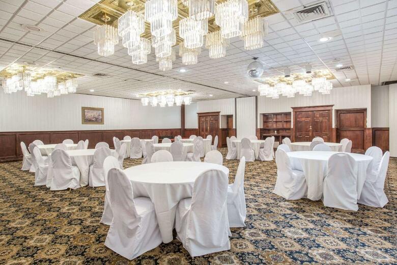 Hotel Howard Johnson Inn - Poconos Area / Bartonsville