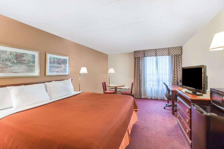Hotel Howard Johnson Inn - Poconos Area / Bartonsville