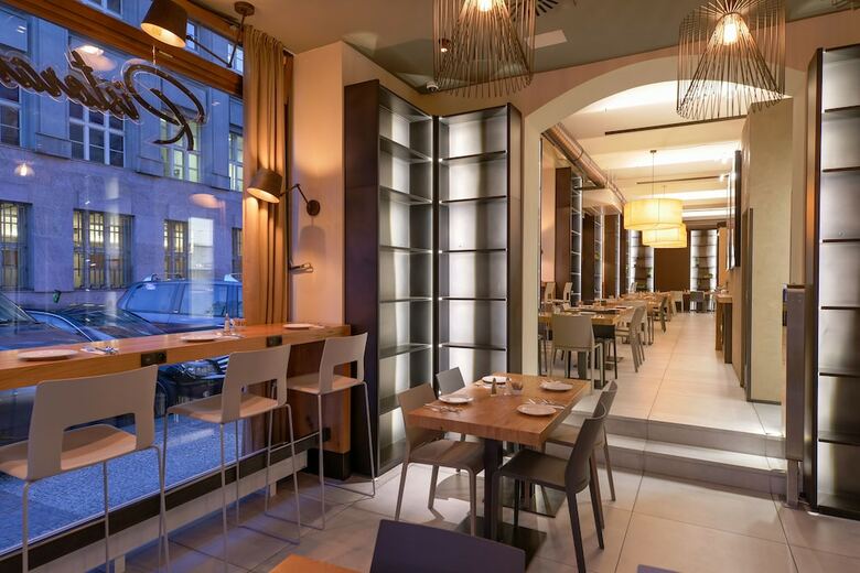Hotel Golden Crown