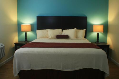 Posada Ocean Village Hotel And Resort