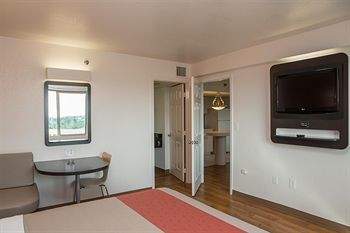 Motel 6 Cutler Bay