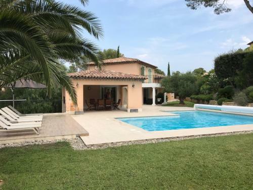 Belle Villa � Saint Rapha�l Dans Clos Priv�