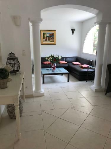 Belle Villa � Saint Rapha�l Dans Clos Priv�