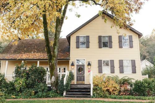 Posada Farmhouse Inn