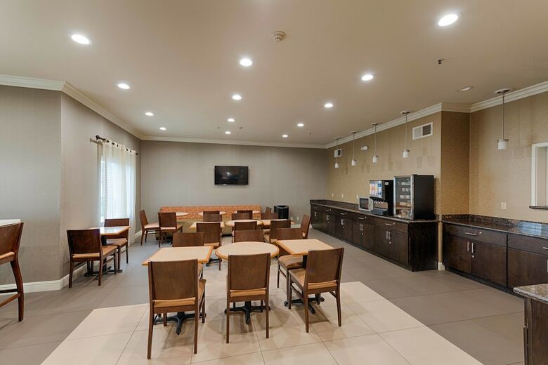 Hotel Comfort Suites Oakley