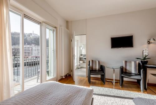 Tourist Hotel