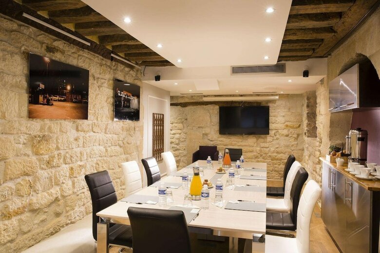 Hotel Jacques De Molay