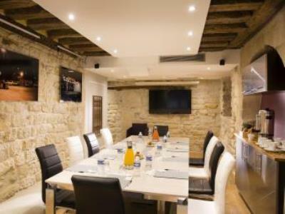 Hotel Jacques De Molay