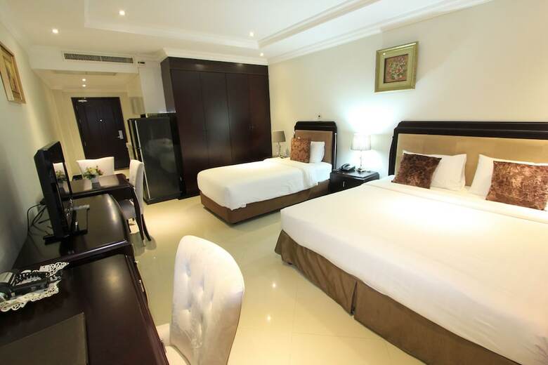 Hotel Lk Legend