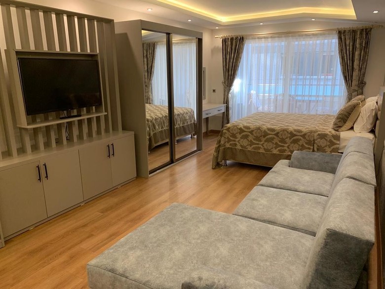 Regency World Hotel & Suites