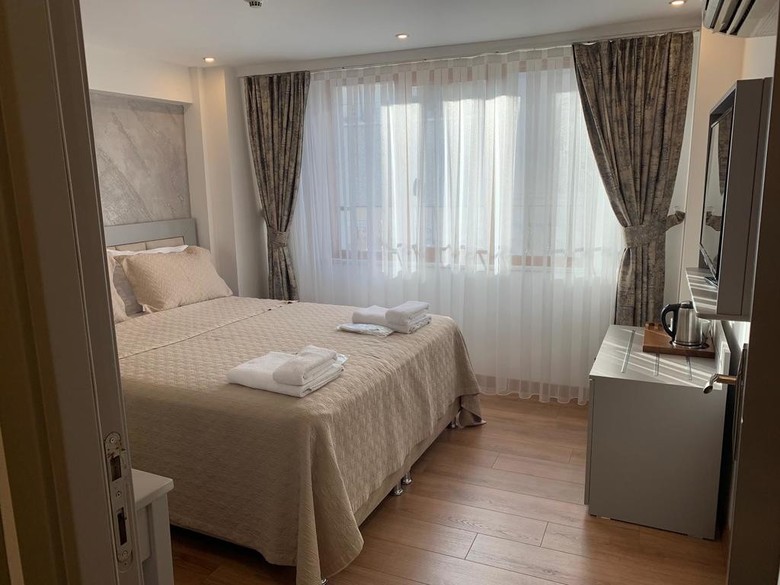 Regency World Hotel & Suites