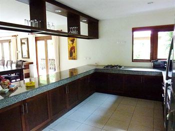 Baan Laem Noi Villa's