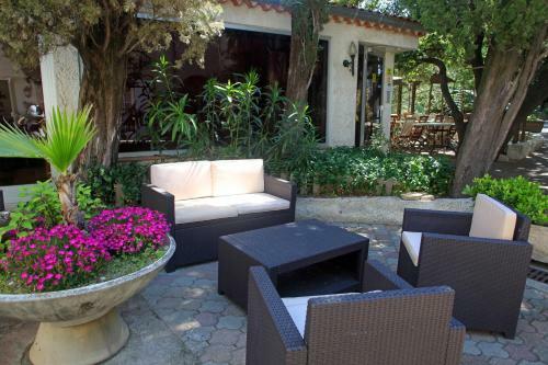 Hotel Le Petit Manoir Logis