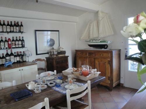 Le Buzet Bleu Bed & Breakfast