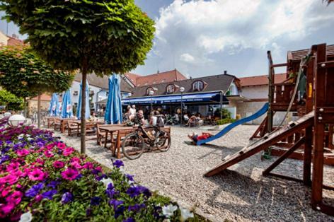 Hotel Restaurant Modr� Hv?zda