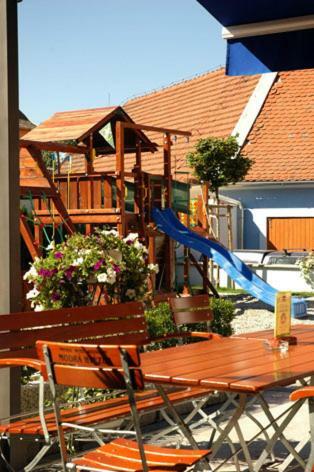 Hotel Restaurant Modr� Hv?zda