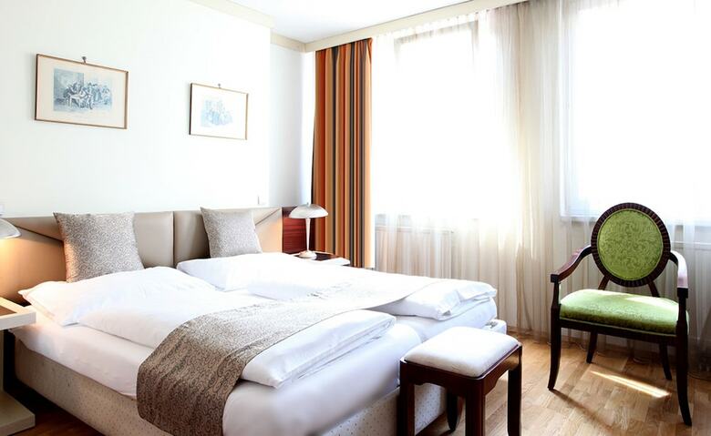 Hotel Attache