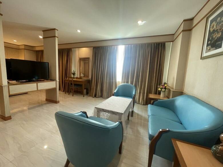 Diamond Plaza Hotel