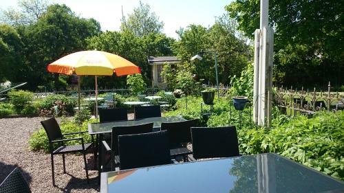 Hostal Hotell Floras Tr�dg�rd