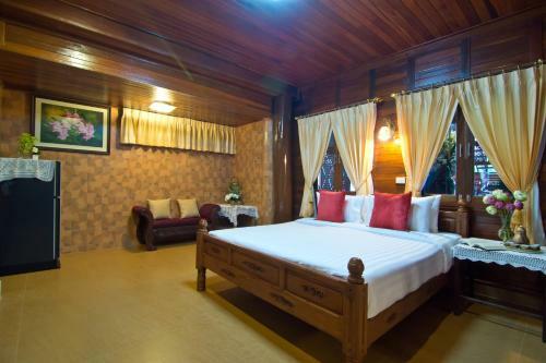 Hotel Bueng Bua Thong Resort