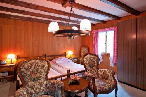 Posada Hotel Swiss Chalet