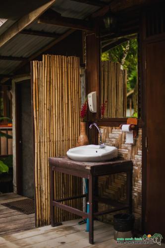 Hostal Khao Sok Cabana Resort