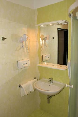 Hostal Penzion A Restaurace Na Net?eb?