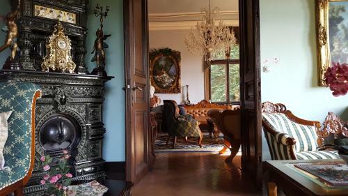 Hostal Romantic Chateau Krasna Lipa