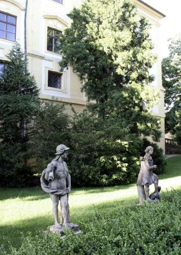 Hotel Zamek Cerveny Hradek