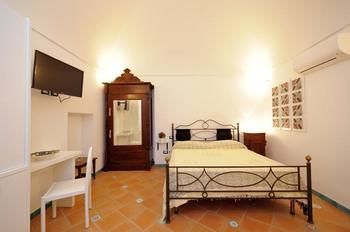 Hostal Amalfi Andrea House