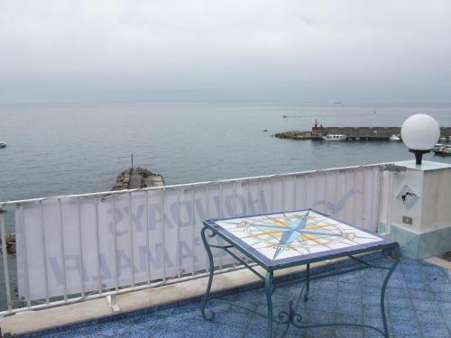 Hostal Holidays Baia D'amalfi
