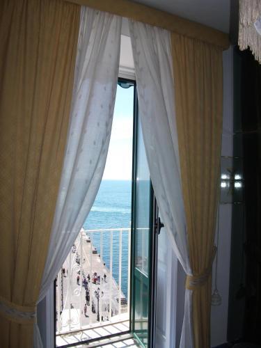 Hostal Holidays Baia D'amalfi