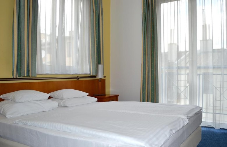 Hotel Veritas