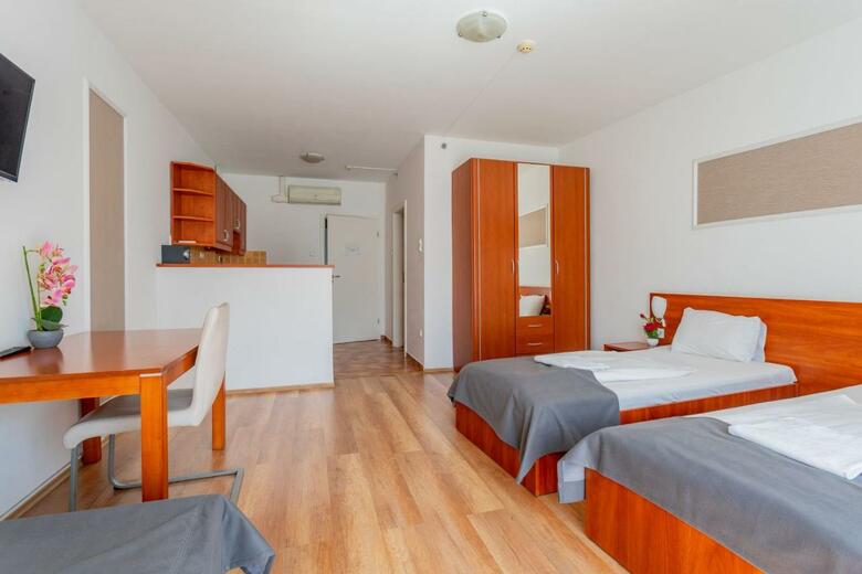 Triple M Hotel