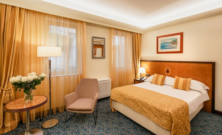 Hotel More