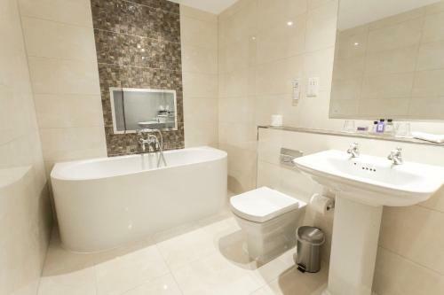 Macdonald Swan's Nest Hotel