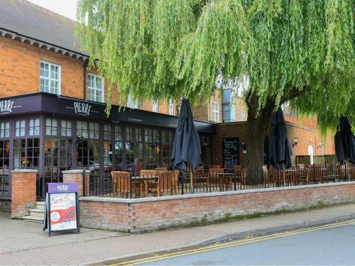 Macdonald Swan's Nest Hotel