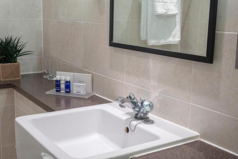 Hotel Stratford Manor - Qhotels