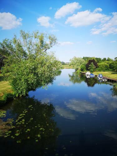Bend In The River Lodge