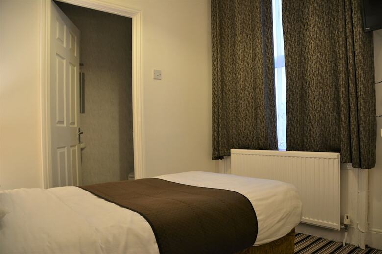 Hostal Crown Lodge Guest House