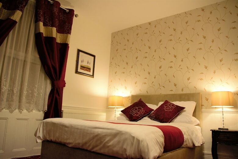 Hostal Crown Lodge Guest House