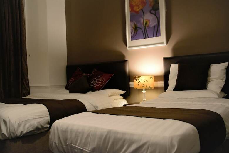 Hostal Crown Lodge Guest House