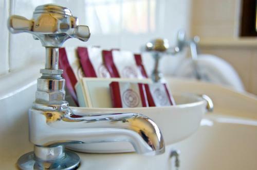 Roselawn Hotel