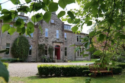 Hostal Carnach House