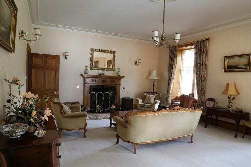 Hostal Carnach House