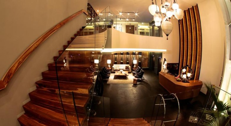 Square Small Luxury Hotel